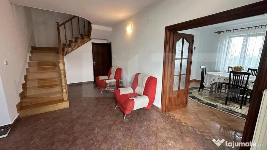 Casă cu 7 camere cu Teren 1100 Mp în Voiniceni