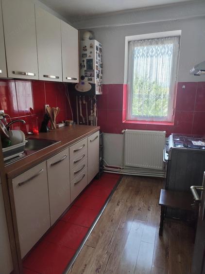 Apartament cu 3 camere decomandat în 9 Mai