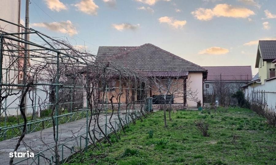 Casă cu 4 camere decomandat în Central