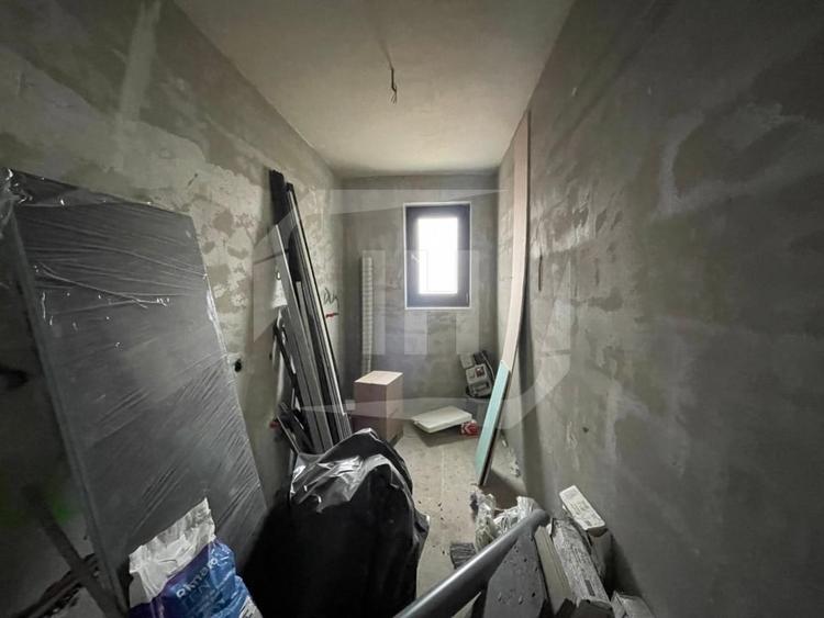 Apartament cu 3 camere semidecomandat în Baciu