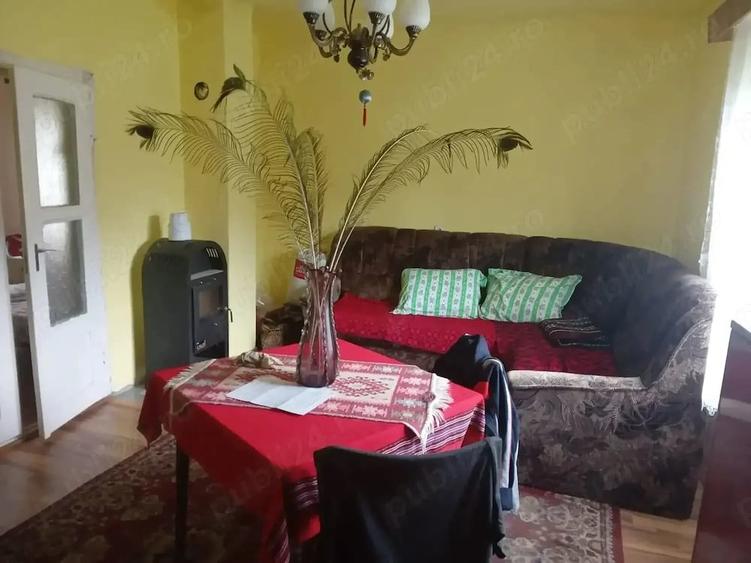 Casă cu 5 camere cu Teren 1100 Mp în Subcetate