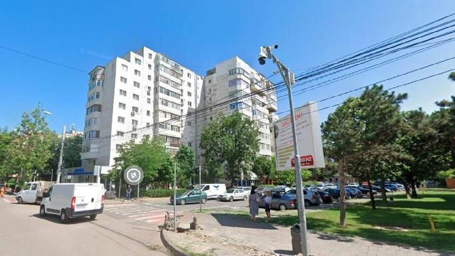 Apartament cu 4 camere decomandat în Central