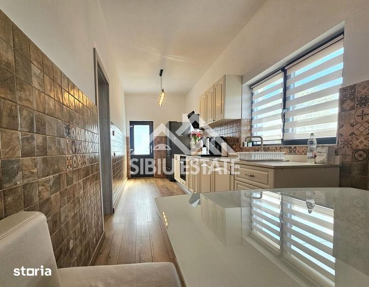 Casă cu 5 camere cu Teren 670 Mp în Roșia