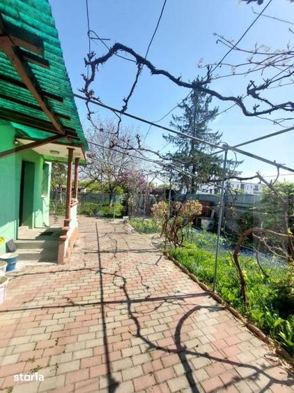 Casă cu 3 camere semidecomandat cu Teren 547 Mp în Grădiște