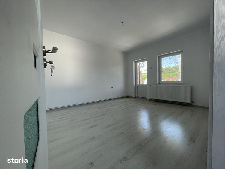Casă cu 4 camere în Gara Veche
