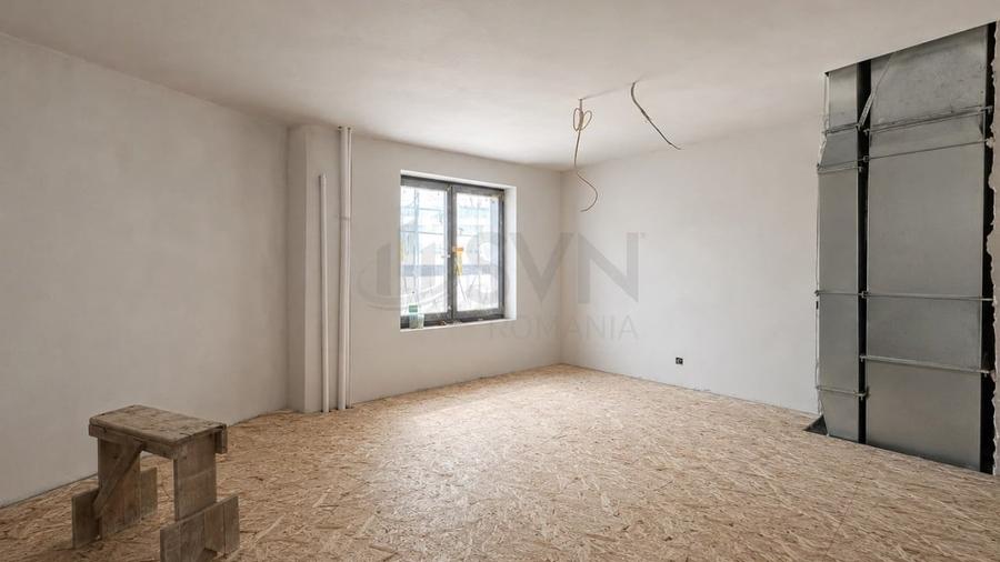 Apartament cu 3 camere semidecomandat, mobilat în Universitate