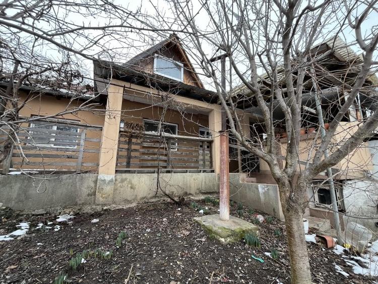 Casă individuală cu 3 camere cu Canalizare în Valu lui Traian