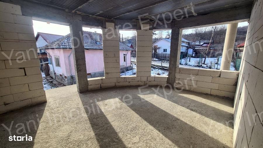 Casă cu 4 camere cu Teren 723 Mp în Central