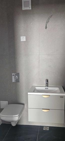Apartament cu 3 camere decomandat în Românești