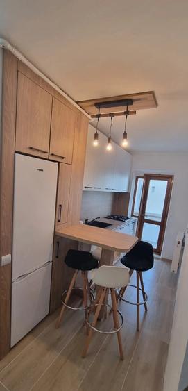 Apartament cu 2 camere decomandat în Florilor