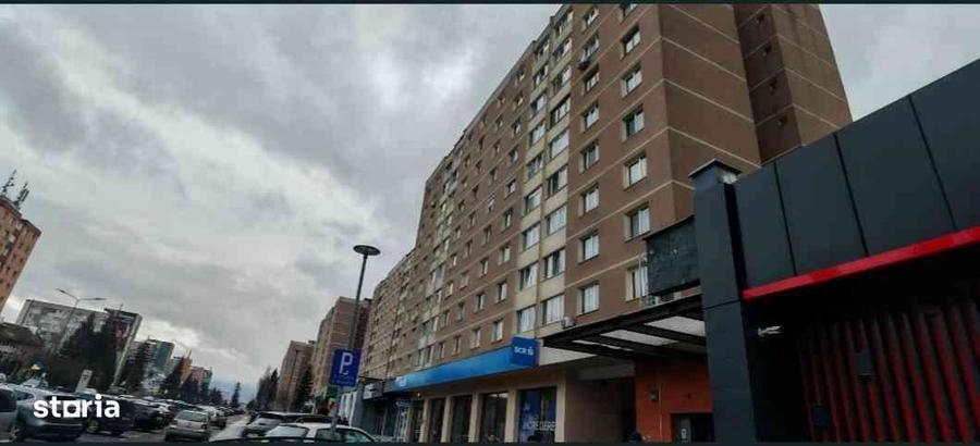 Apartament cu 3 camere decomandat în Calea București