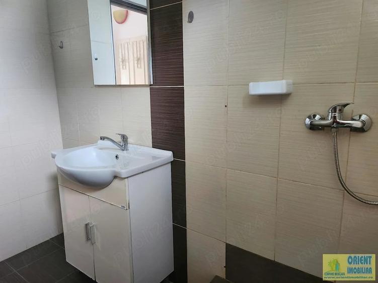 Casă cu 7 camere cu Teren 300 Mp în Nord