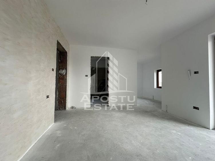 Casă cu 4 camere cu Teren 300 Mp în Central