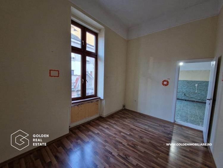 Apartament cu 3 camere semidecomandat în Ultracentral