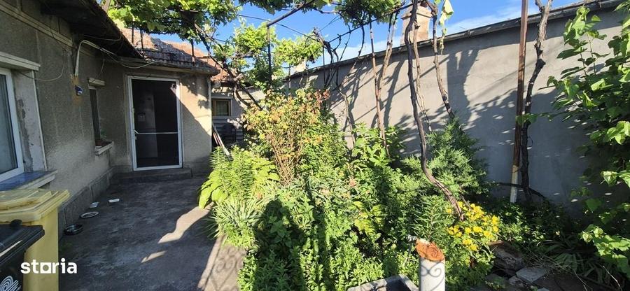 Casă cu 4 camere în Brătianu