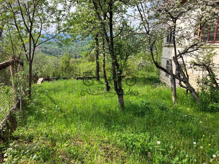 Casă cu 4 camere cu Garaj în Albeștii de Muscel