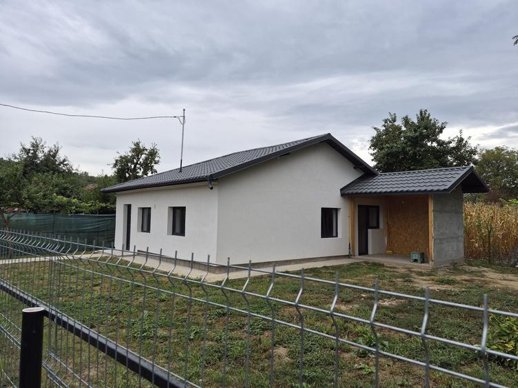 Casă cu 3 camere în Mărgineni