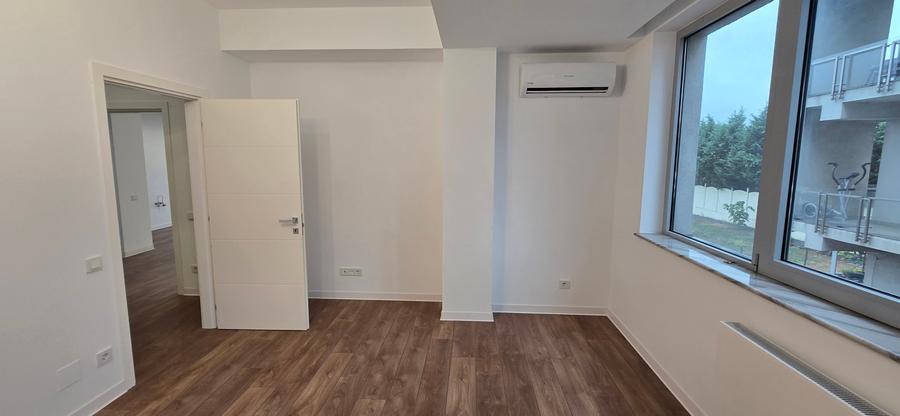 Apartament cu 4 camere decomandat în Băneasa