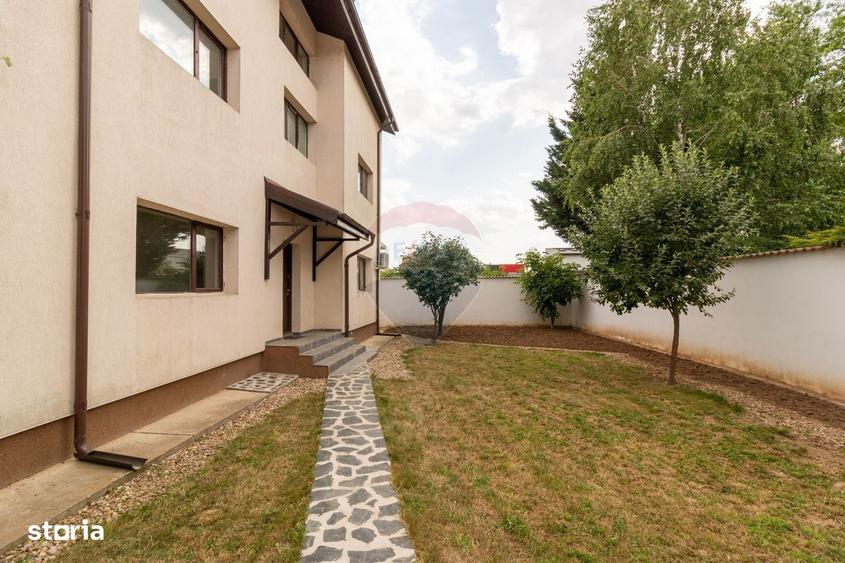Casă cu 4 camere cu Teren 400 Mp în Central