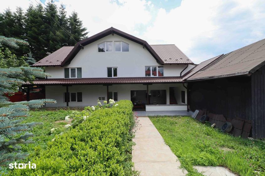 Casă cu 8 camere cu Teren 530 Mp în Zamora
