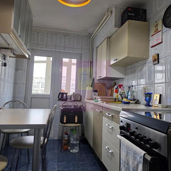 Apartament cu 3 camere decomandat în Unirii