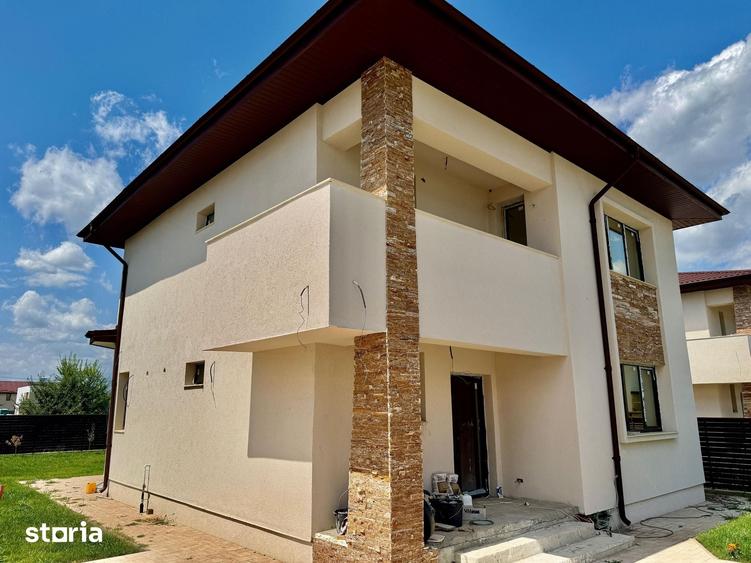 Casă cu 5 camere cu Teren 650 Mp în Odăi