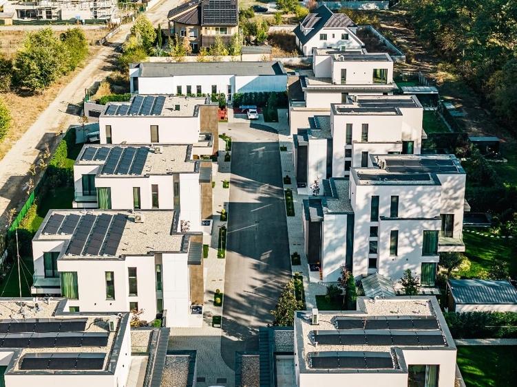 Casă individuală cu 5 camere cu Teren 754 Mp în Central
