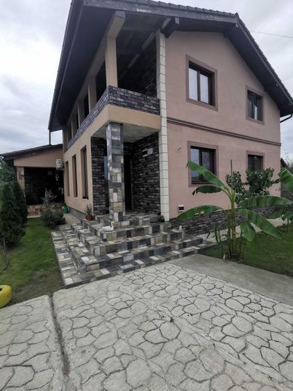 Casă cu 4 camere în Central