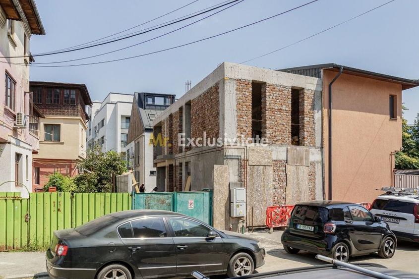 Casă cu 5 camere cu Teren 260 Mp în Unirii