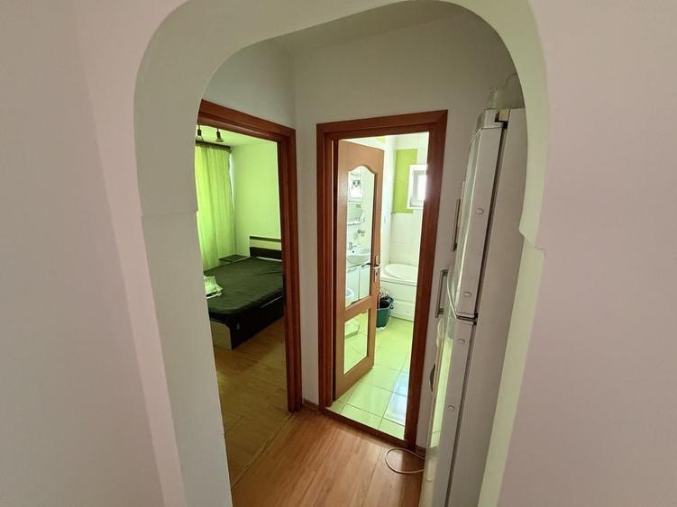 Apartament cu 3 camere decomandat în Sud