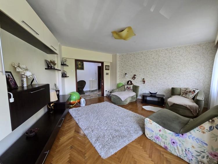 Apartament cu 3 camere decomandat, mobilat în Unirii