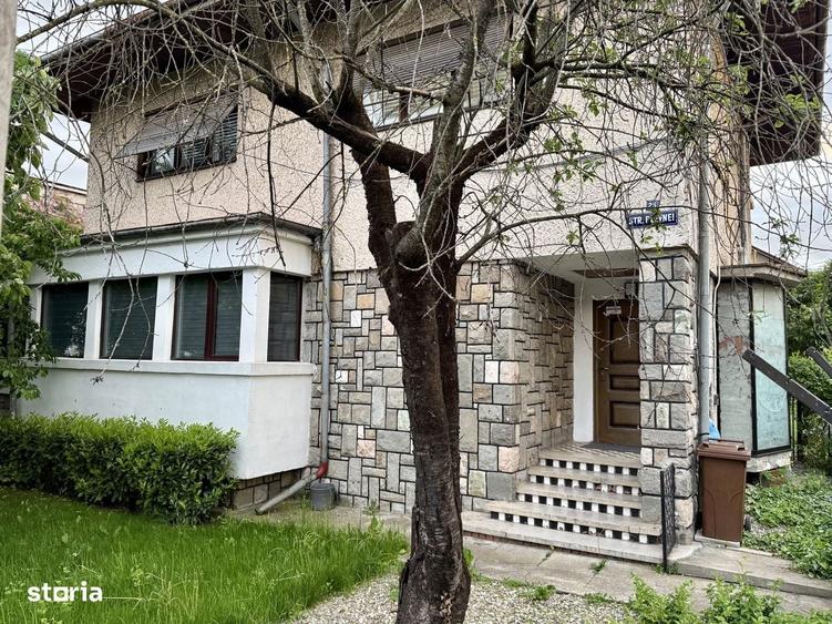 Apartament cu 3 camere în Piața Centrală