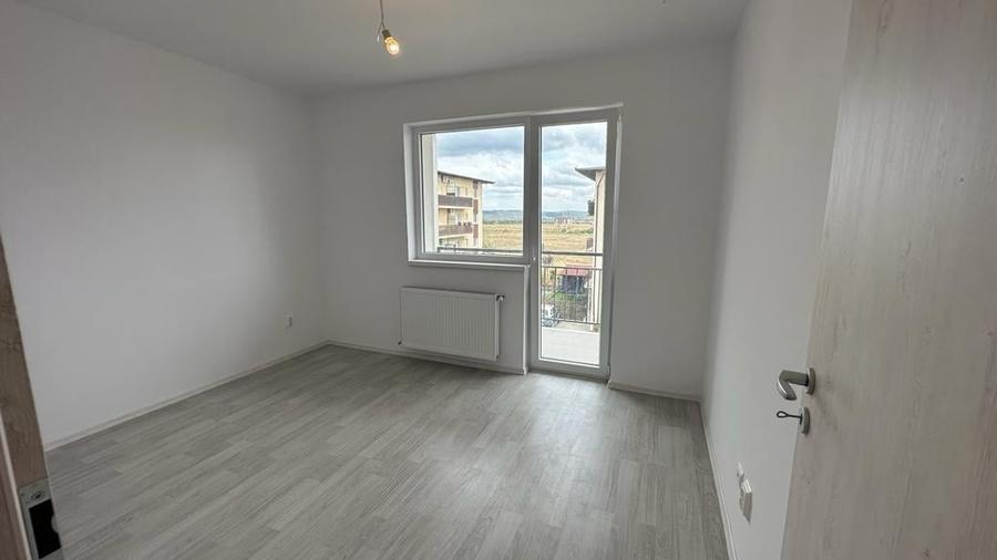 Apartament cu 3 camere decomandat în Șelimbăr — fotografia 2