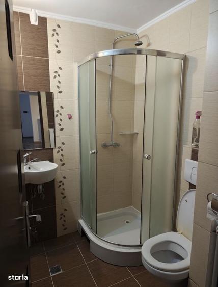 Apartament cu 4 camere decomandat în Micro 16