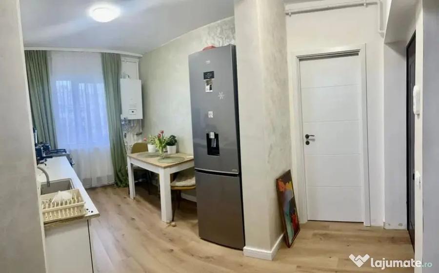 Apartament cu 3 camere semidecomandat în City Park Mall