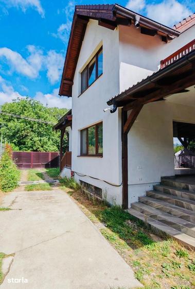 Casă cu 6 camere cu Teren 1000 Mp în Exterior Vest