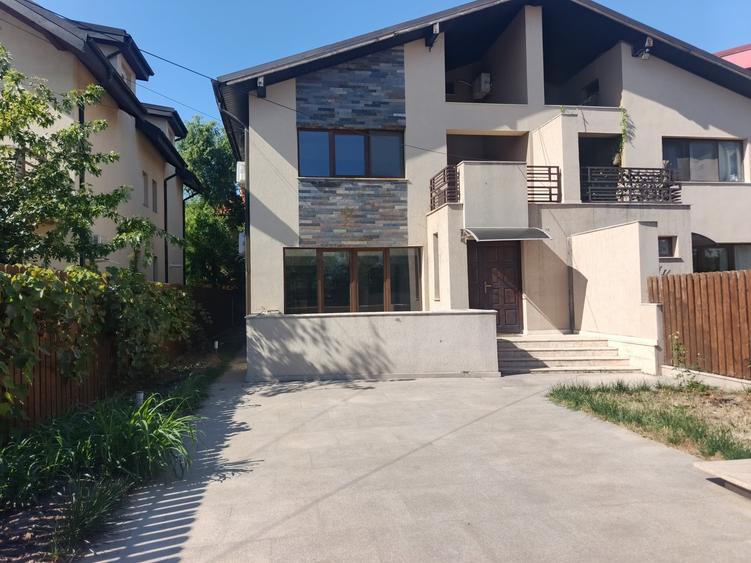 Casă individuală cu 4 camere cu Teren 400 Mp în Pipera