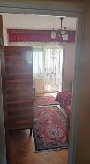 Apartament cu 4 camere semidecomandat în Bd. Independenței