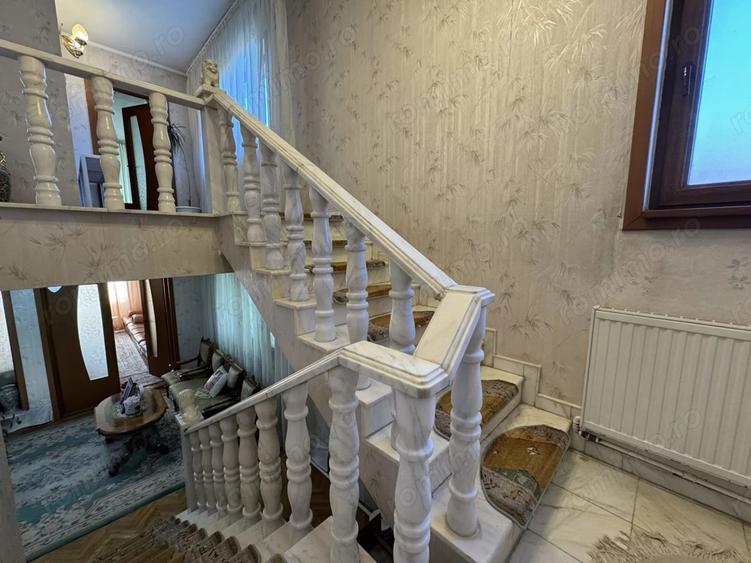 Casă cu 6 camere cu Teren 4057 Mp în Găneasa