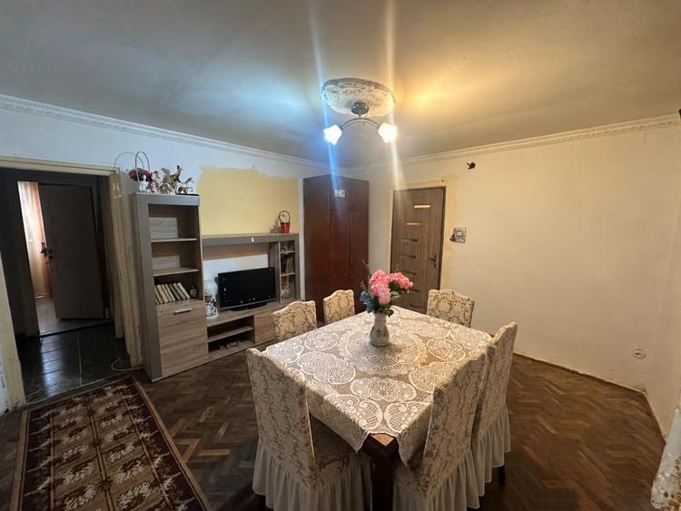 Apartament cu 3 camere semidecomandat, mobilat în Titulescu