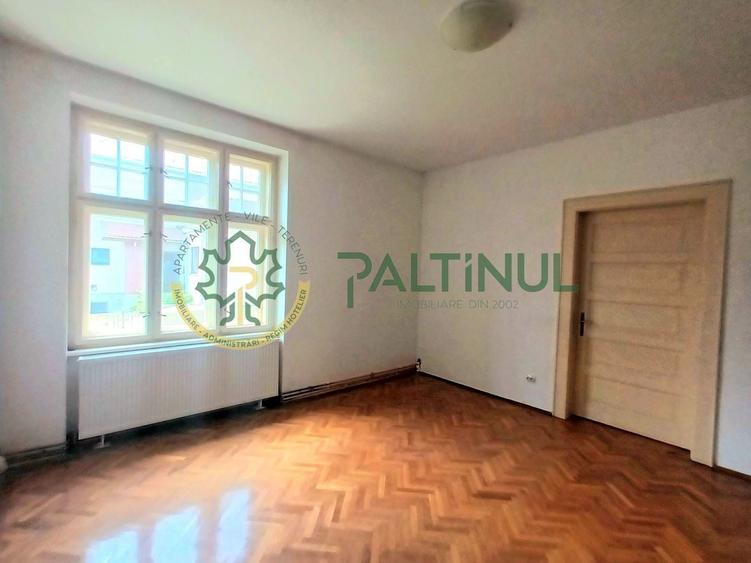 Casă individuală cu 3 camere cu Canalizare în Sub Arini