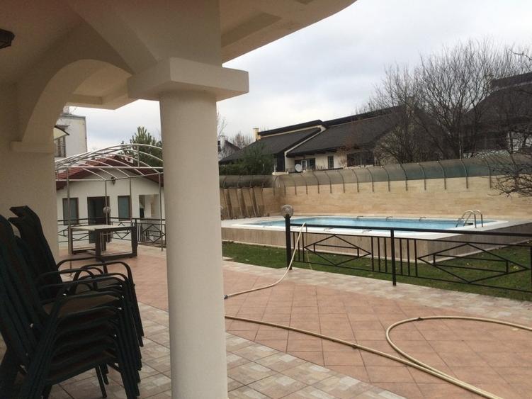Casă individuală cu 9 camere cu Piscina în Băneasa