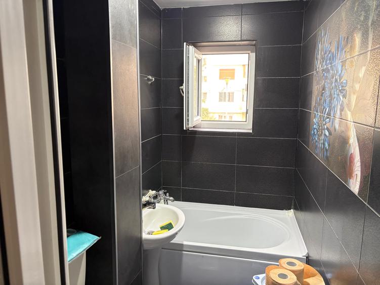 Apartament cu 3 camere în Piața