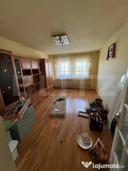 Apartament cu 2 camere decomandat în Teiu