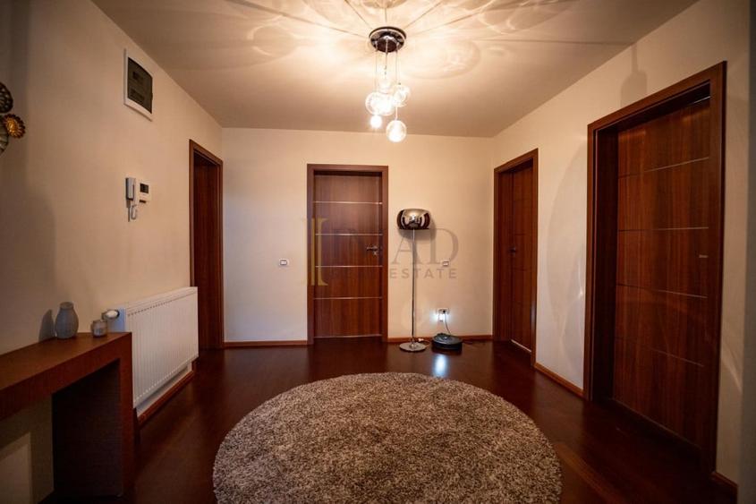 Casă cu 6 camere cu Teren 1700 Mp în Central