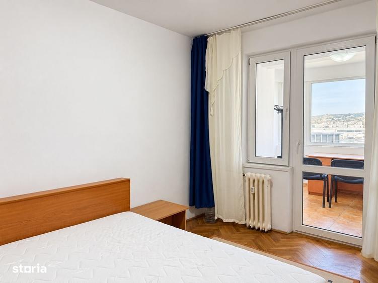 Apartament cu 4 camere decomandat în Nufărul