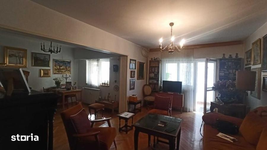 Apartament cu 4 camere decomandat în Lacul Tei