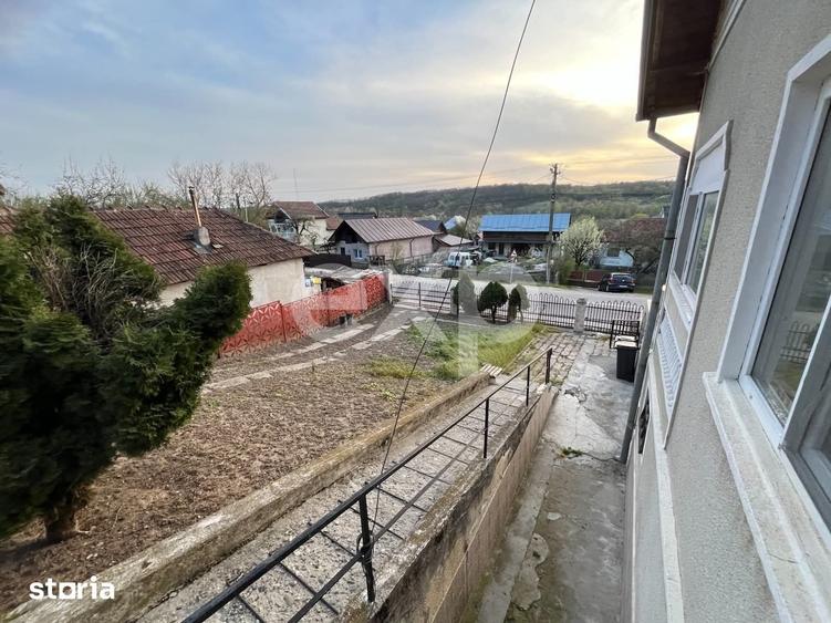 Casă cu 8 camere decomandat cu Teren 540 Mp în Voinești
