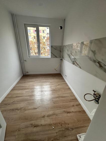 Apartament cu 3 camere semidecomandat în Lacul Tei