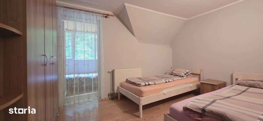 Casă cu 5 camere cu Teren 1200 Mp în Bratca
